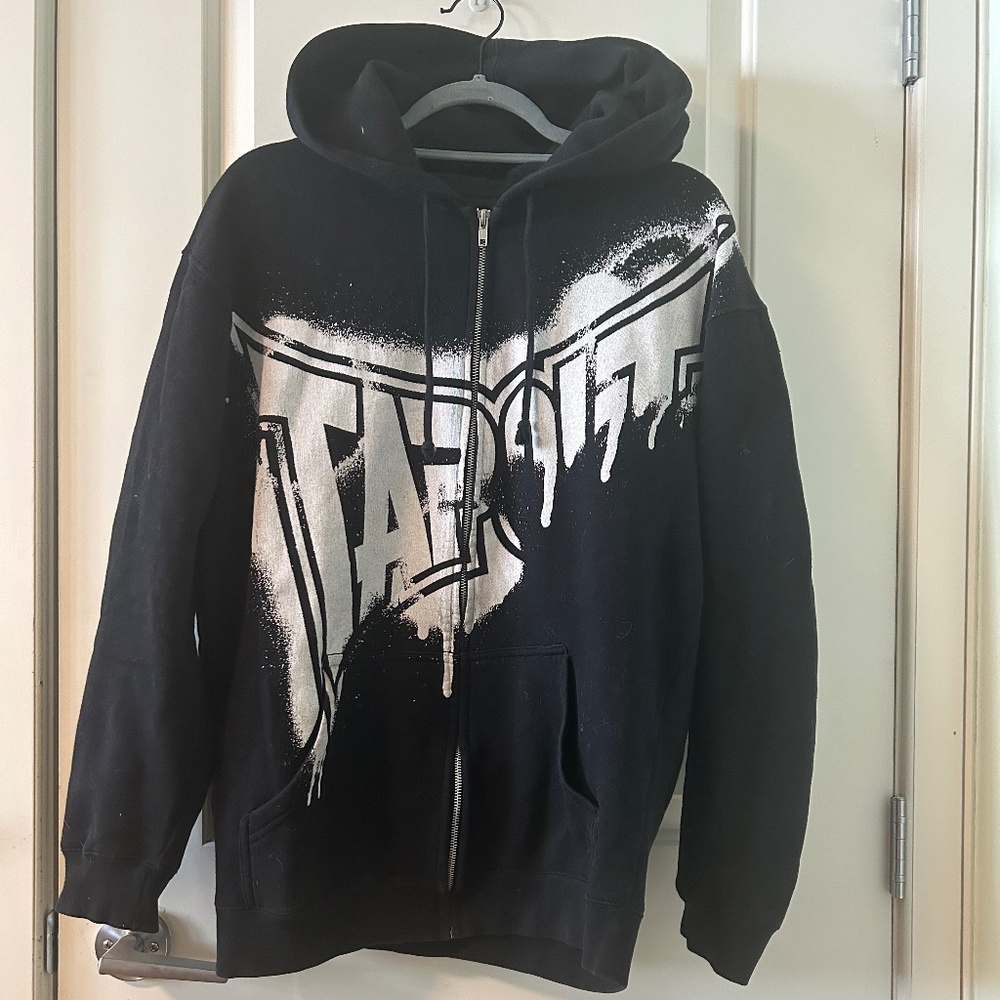 Tapout Black Hoodie (size L)